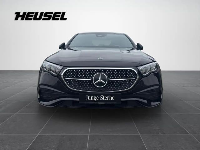 Mercedes-Benz E 200 AMG Line Sedan