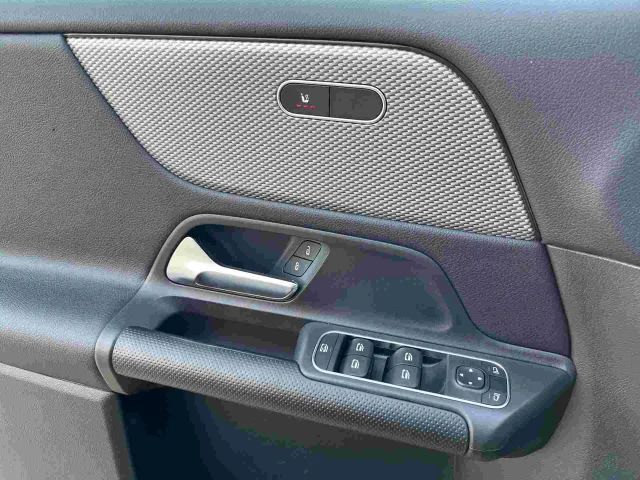 Mercedes-Benz GLB 200 4MATIC GLB 200 d