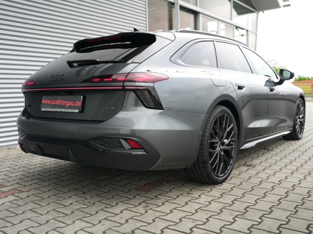 Audi A6 Avant Quattro S-Tronic