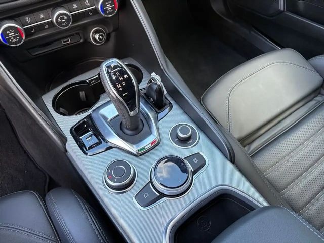 Alfa Romeo Giulia AT8 Q4 Veloce