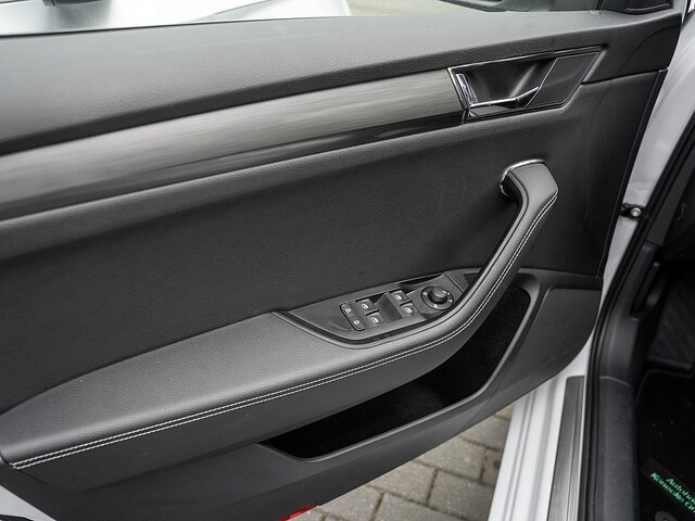 Skoda Superb 2.0 TDI Combi Style Style