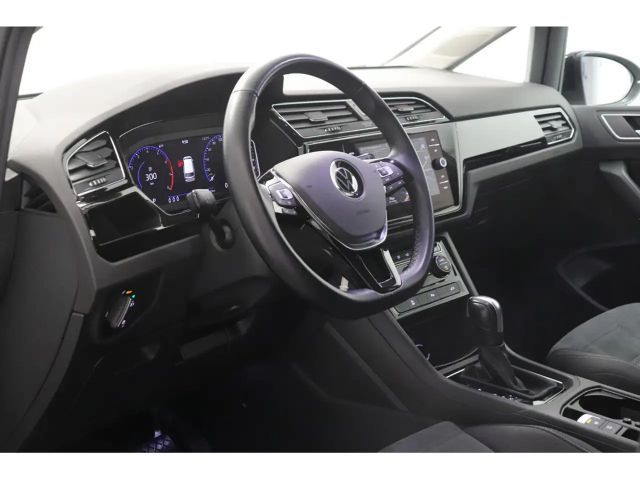 Volkswagen Touran 1.5 TSI Highline R-Line