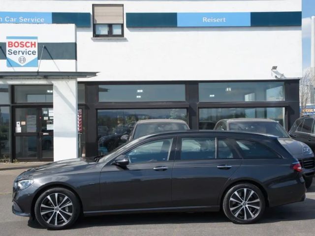 Mercedes-Benz E 300 AVANTGARDE E 300 de
