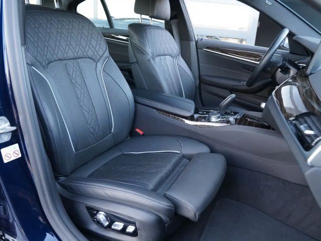 BMW 540 540i Luxury Line Sedan xDrive