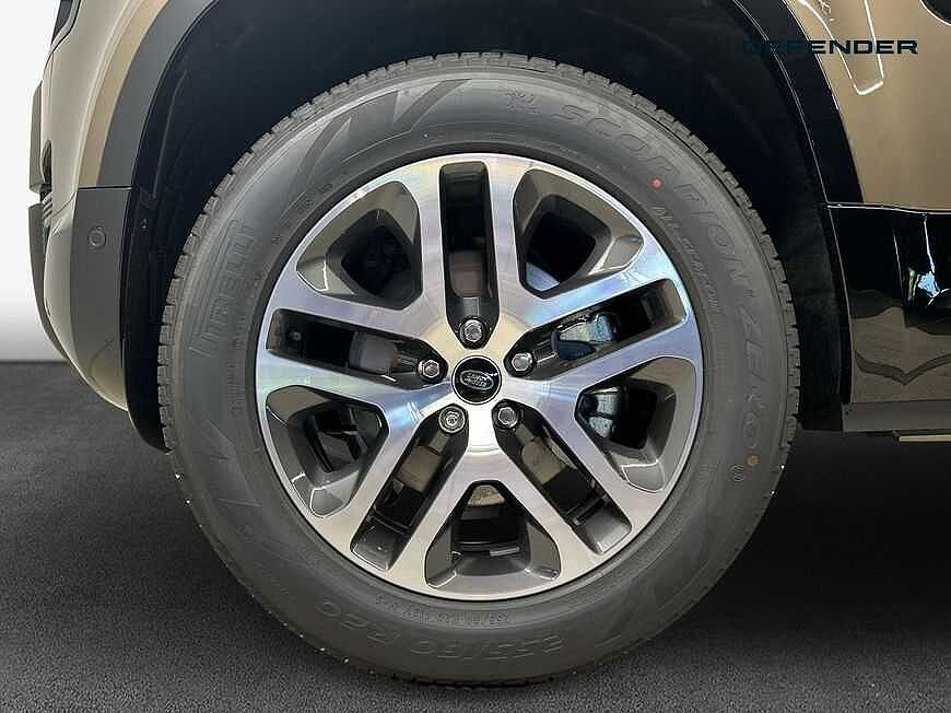 Land Rover Defender 110 Dynamic SE