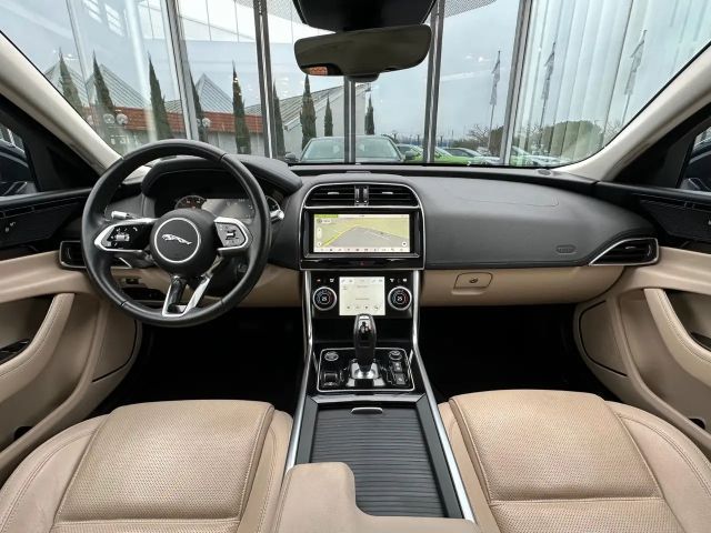 Jaguar XE P250 S