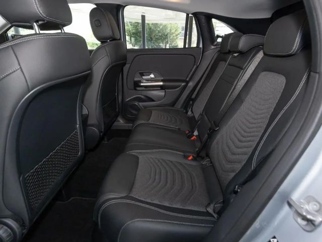 Mercedes-Benz GLA 180 STH SpurW W-Paket KeyLess ParkAss. ACC