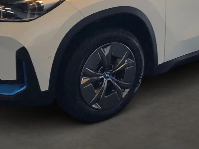 BMW iX1 xDrive30