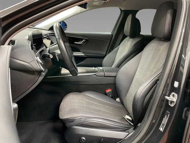 Mercedes-Benz E 200 AVANTGARDE Sedan