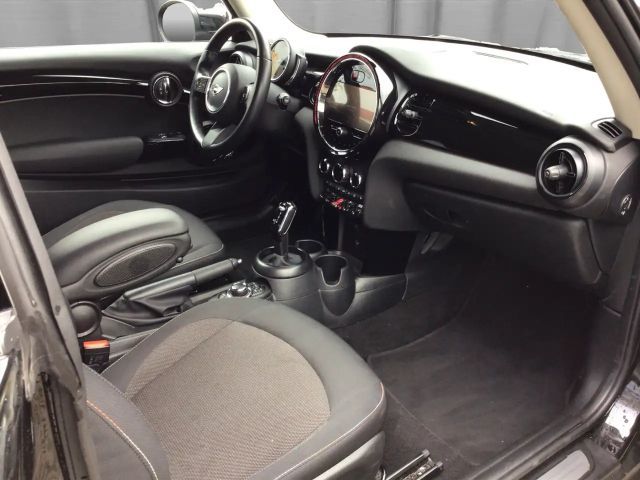 MINI Cooper Automatik 3t. Essential Trim
