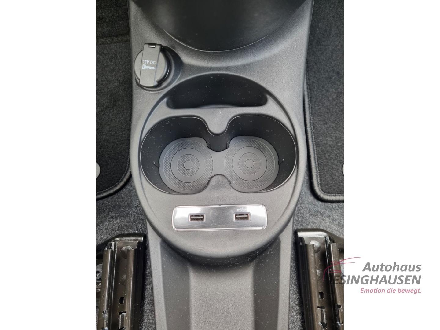 Fiat 500 Mild-Hybrid Hatchback TÜV NEU CARPL NAVI PDC