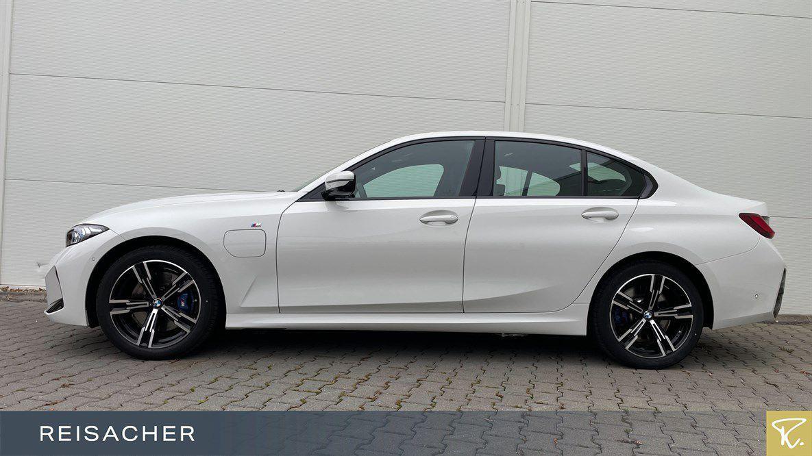 BMW 330 330e Sedan