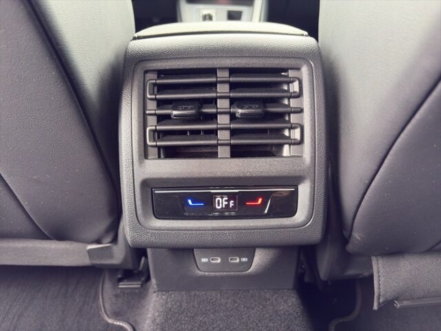 Volkswagen Golf 1.5 eTSI Golf VIII R-Line