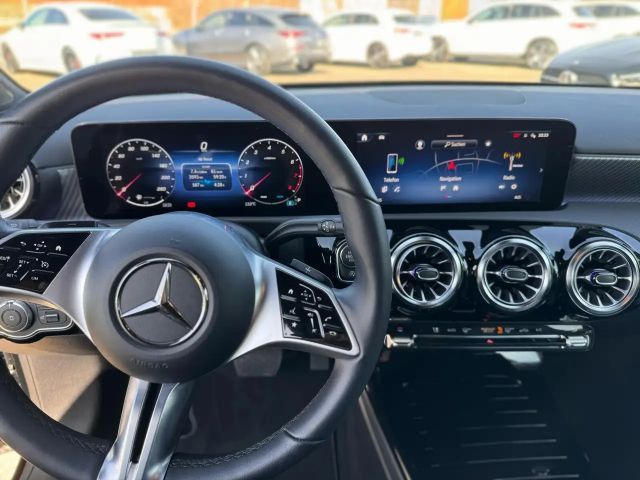 Mercedes-Benz A 200 Progressive