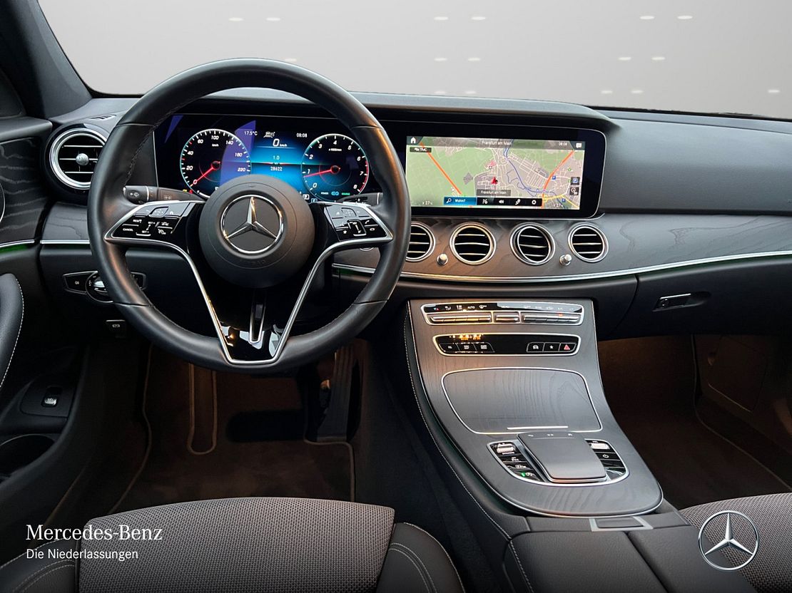 Mercedes-Benz E 200 4MATIC Sedan