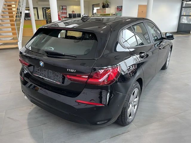 BMW 118 118i Sedan