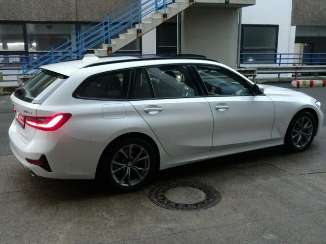 BMW 320 320d Sport Line Touring xDrive
