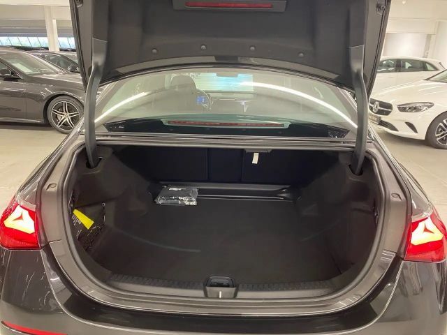 Mercedes-Benz E 200 Sedan