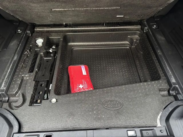 Land Rover Defender 110 Dynamic SE