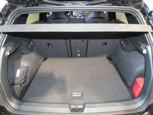 Volkswagen Golf 1.5 eTSI DSG R-Line