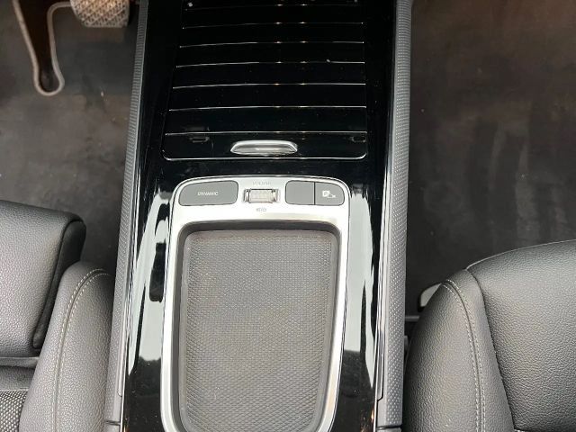 Mercedes-Benz GLA 180 *LED Navi Kamera Sitzh. DAB Leder*