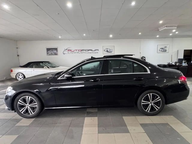 Mercedes-Benz E 220 AVANTGARDE E 220 d Sedan