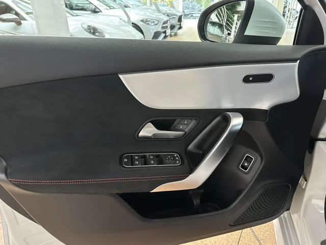 Mercedes-Benz A 250 A 250 e AMG Line