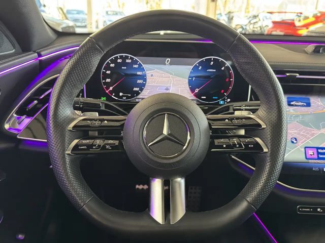 Mercedes-Benz E 220 AMG Line E 220 d Sedan