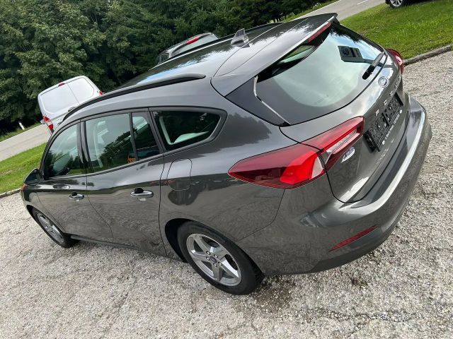 Ford Focus Cool & Connect Wagon