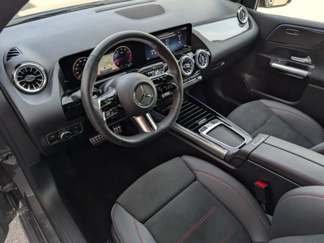 Mercedes-Benz B 180 AMG Line Sedan