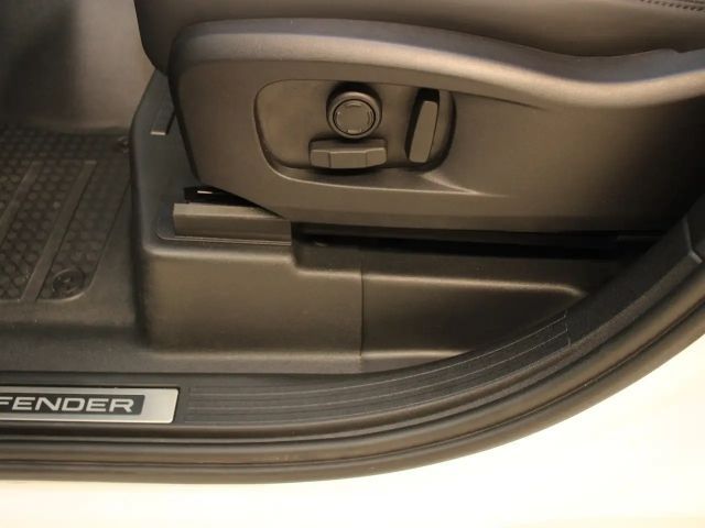 Land Rover Defender 110 D300 Dynamic SE