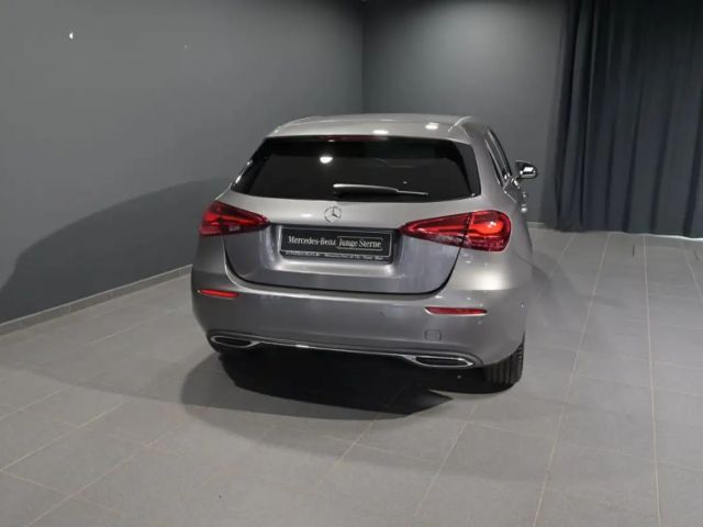 Mercedes-Benz A 200 A 200 d