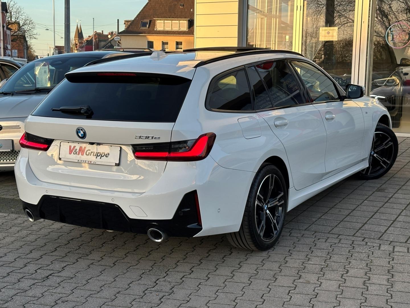 BMW 330 330e M-Sport Touring