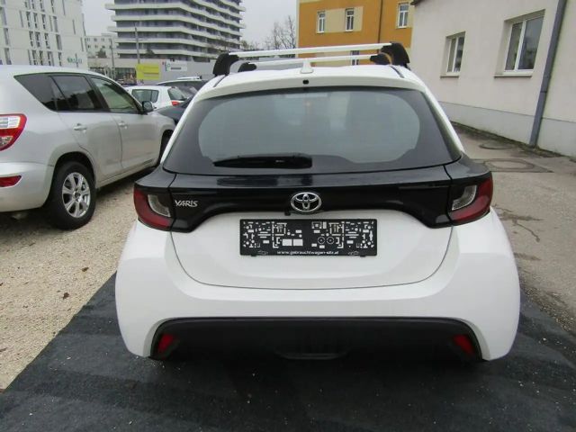 Toyota Yaris Active