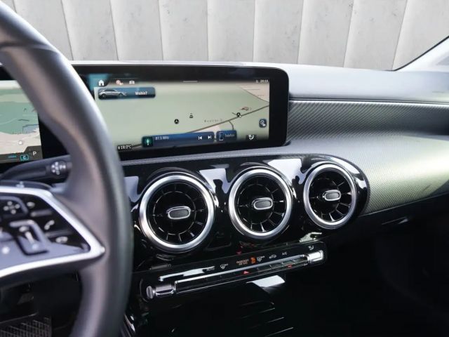 Mercedes-Benz A 180 Hatchback Progressive