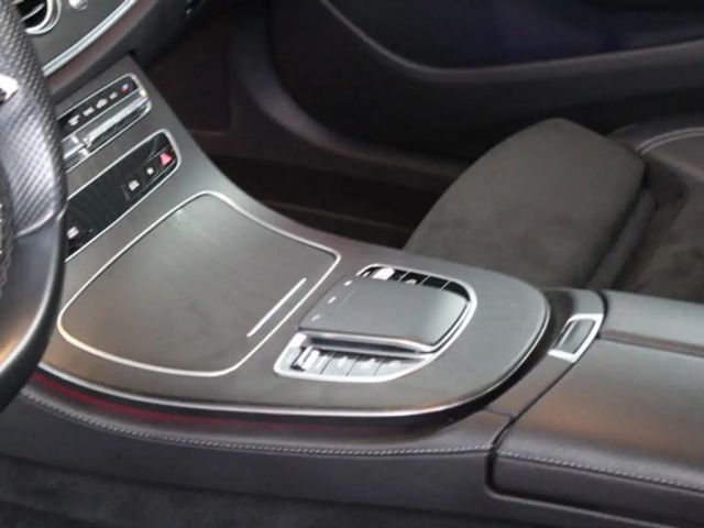 Mercedes-Benz E 220 AMG Line E 220 d Sedan