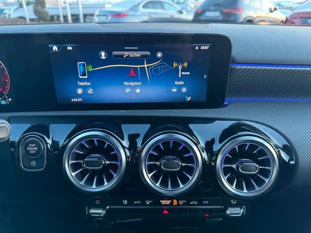 Mercedes-Benz A 180 Pano+Ambiente+MBUX+Keyless+Leder+AMG18`