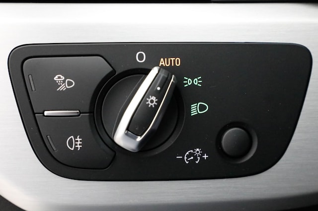 Audi A4 40 TFSI Avant Quattro S-Line S-Tronic