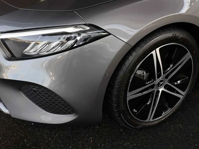 Mercedes-Benz A 200 AHK+KAMERA+SPURHALTE+NIGHT PAKET+LED+18"