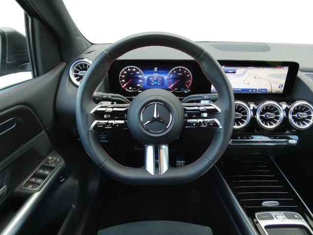 Mercedes-Benz B 180 AMG Line Sedan