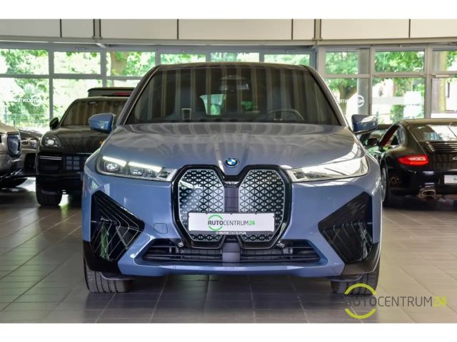 BMW iX 40 SkyLounge Massage HK HUD Soft Laser 360