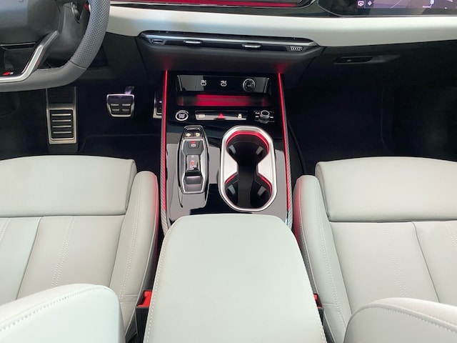 Audi A6 Avant Quattro S-Tronic