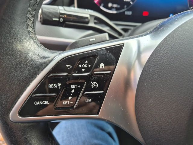 Mercedes-Benz C 200 C 200 d Sedan