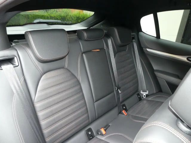 Alfa Romeo Stelvio AT8 Q4 Turbo