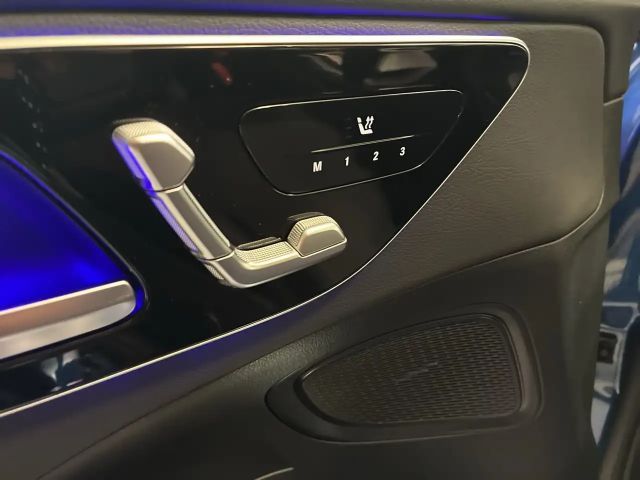 Mercedes-Benz C 300 C 300 e Sedan