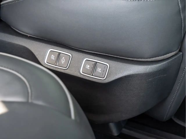 Hyundai Staria Signature