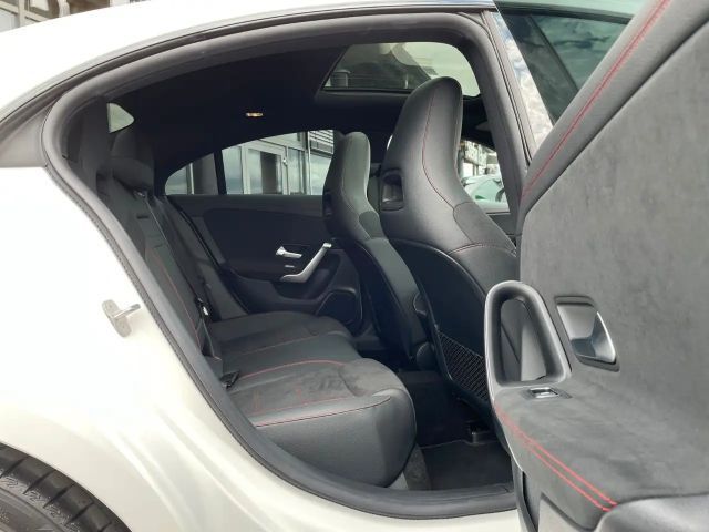 Mercedes-Benz CLA 200 AMG Line Coupé