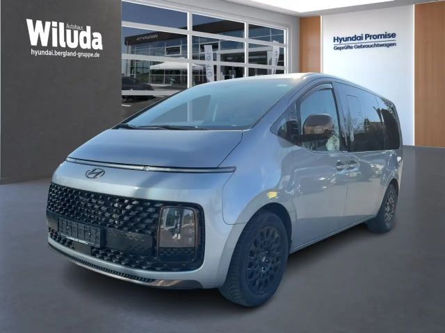 Hyundai Staria Signature