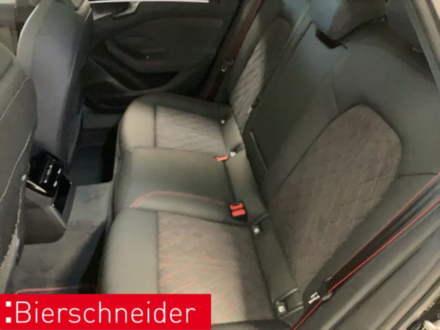 Audi A6 Avant Quattro S-Tronic