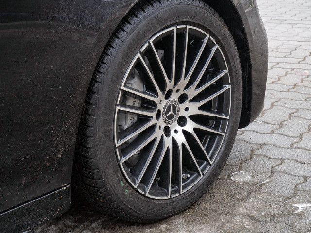 Mercedes-Benz C 220 AMG Line C 220 d Sedan